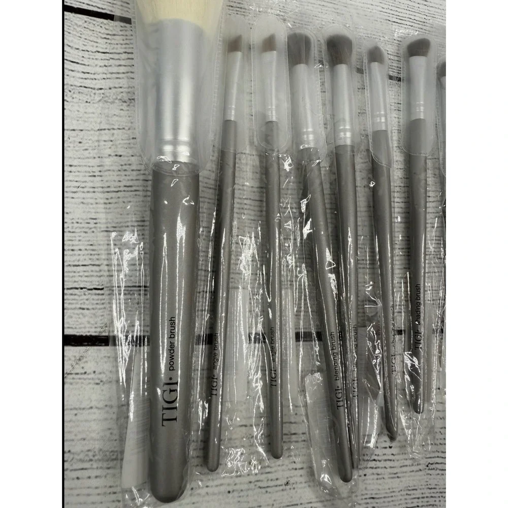 TIGI Professional Makeup Brush set 13 Piece some duplicates